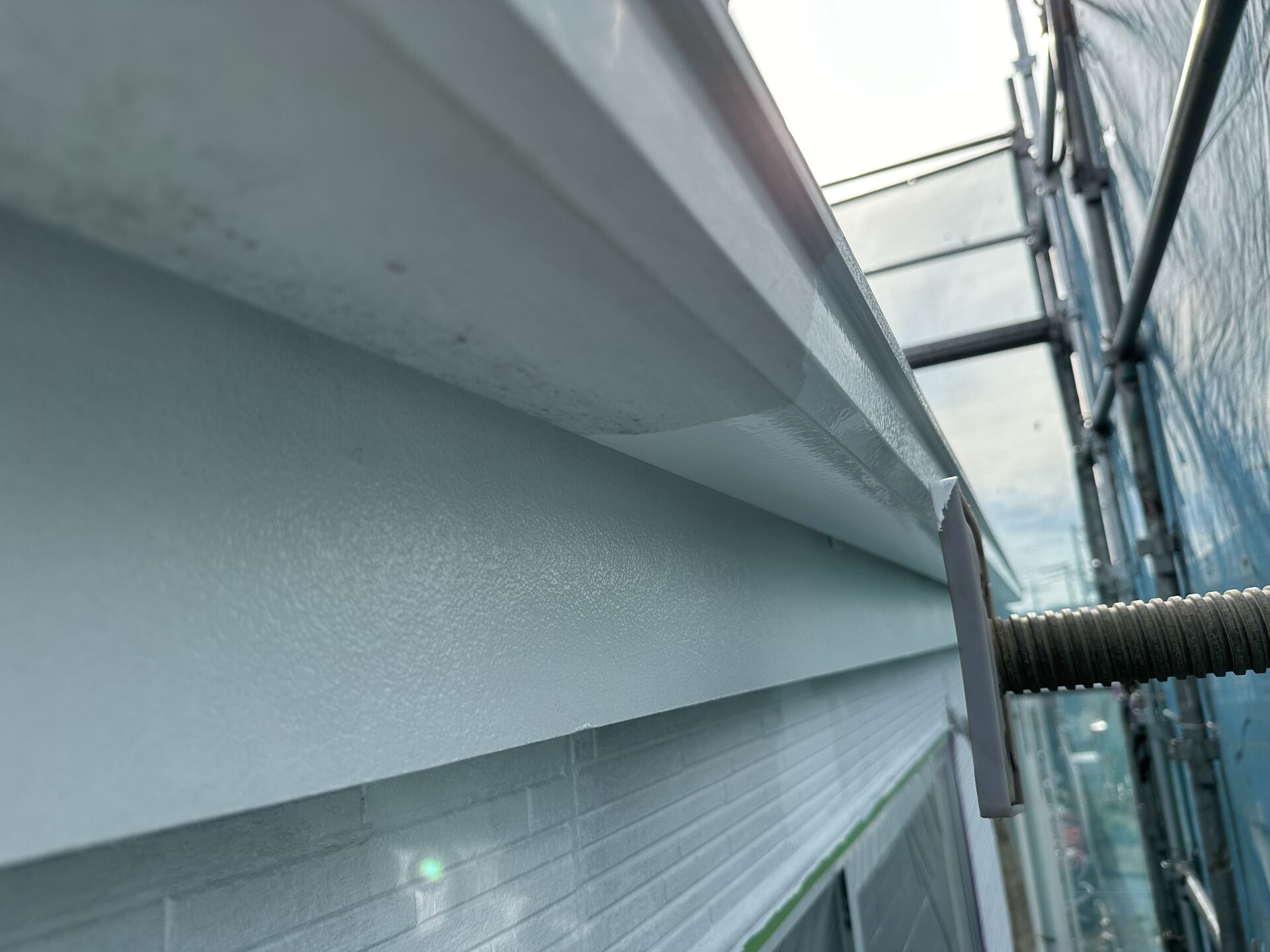 野田市で外壁塗装と一緒に雨樋・破風の塗り替えを行いました｜優建装（ひろけんそう）