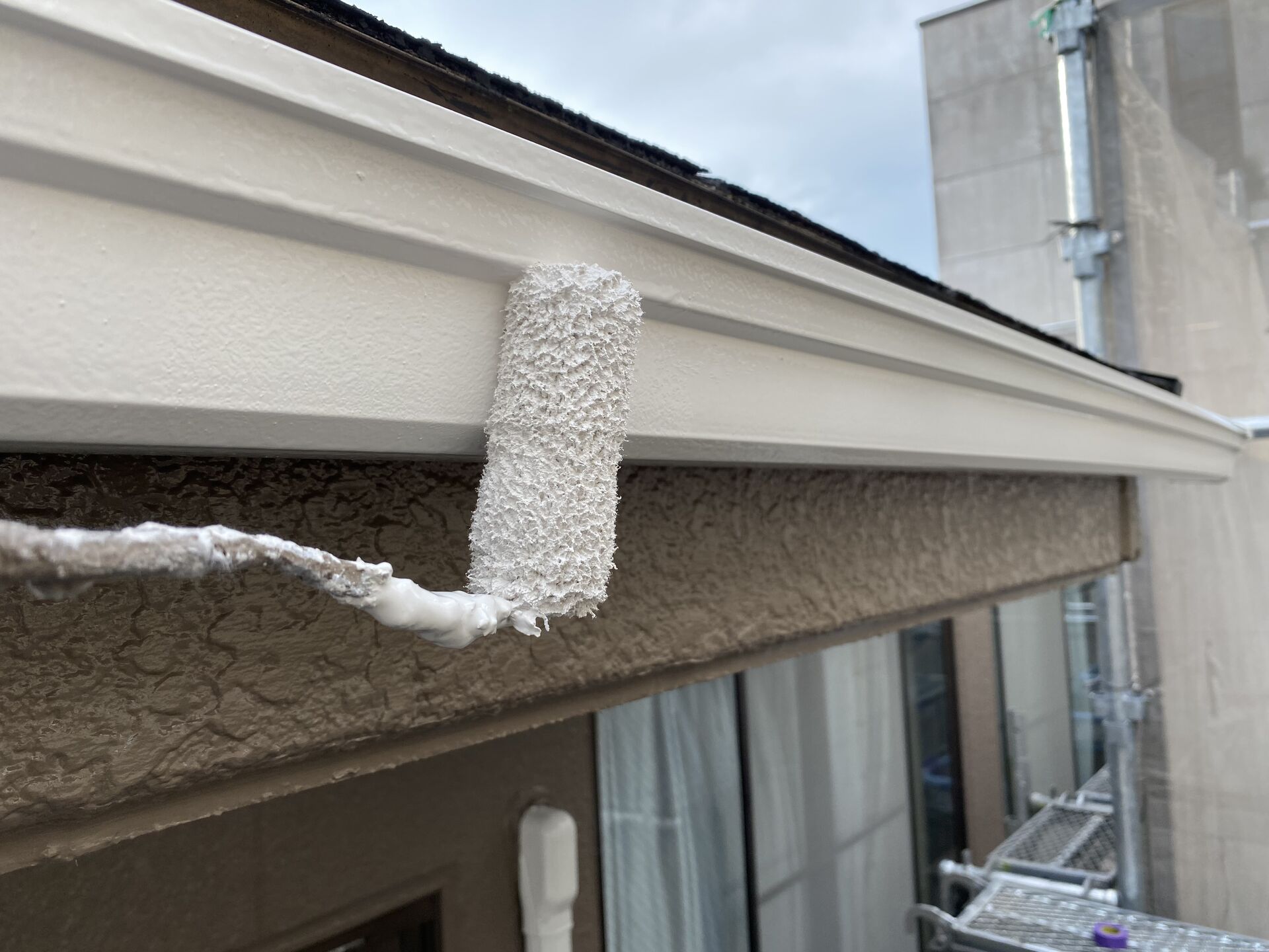 野田市で外壁塗装と同時に雨樋の塗り替えを行う重要性とは？｜長持ちする住まいを守る塗装工事【優建装ひろけんそう】