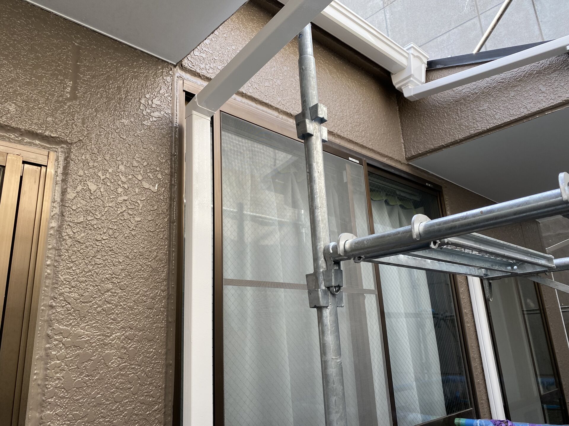 野田市で外壁塗装と同時に雨樋の塗り替えを行う重要性とは？｜長持ちする住まいを守る塗装工事【優建装ひろけんそう】