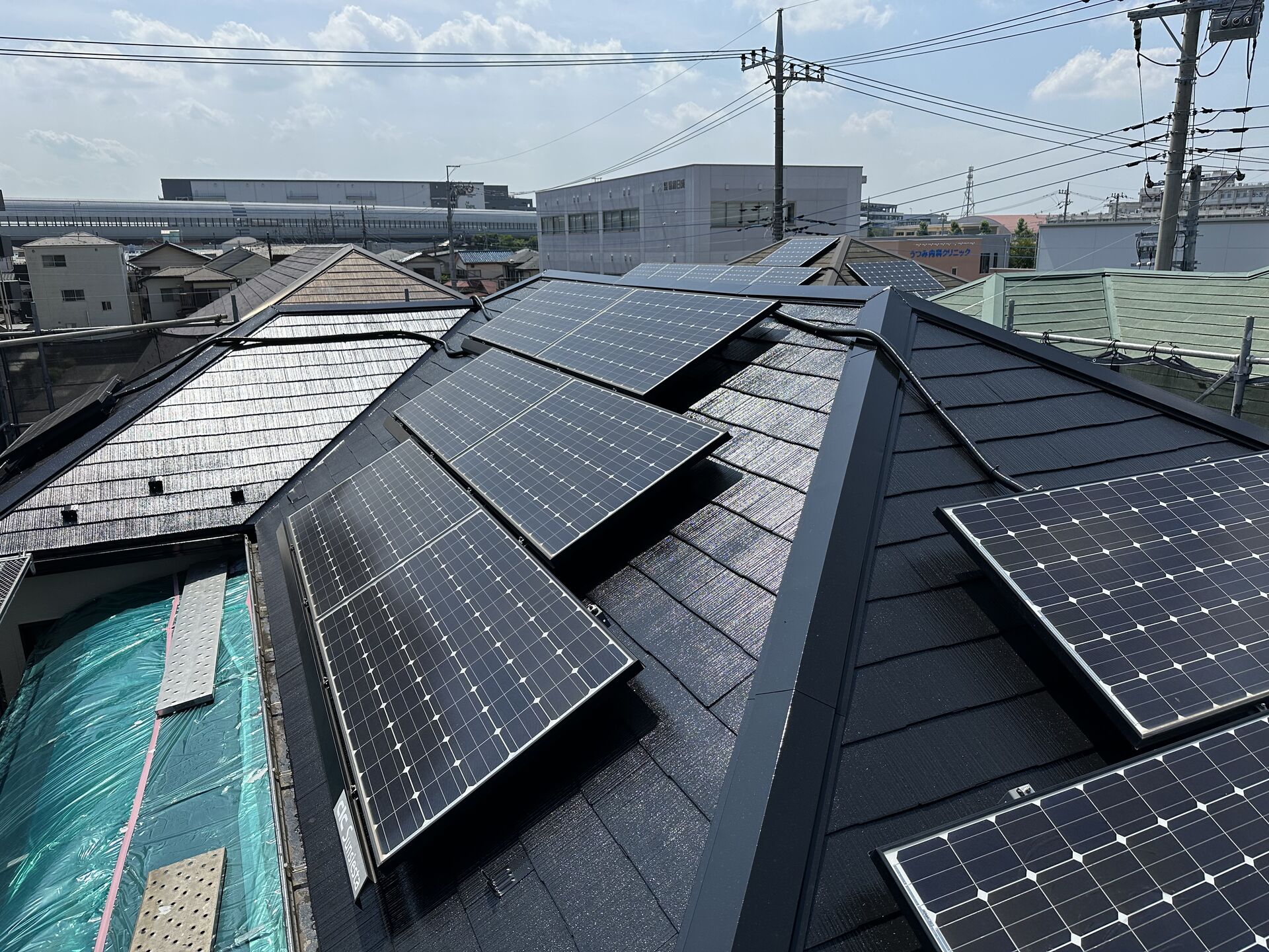 太陽光パネルが付いてる屋根の塗装