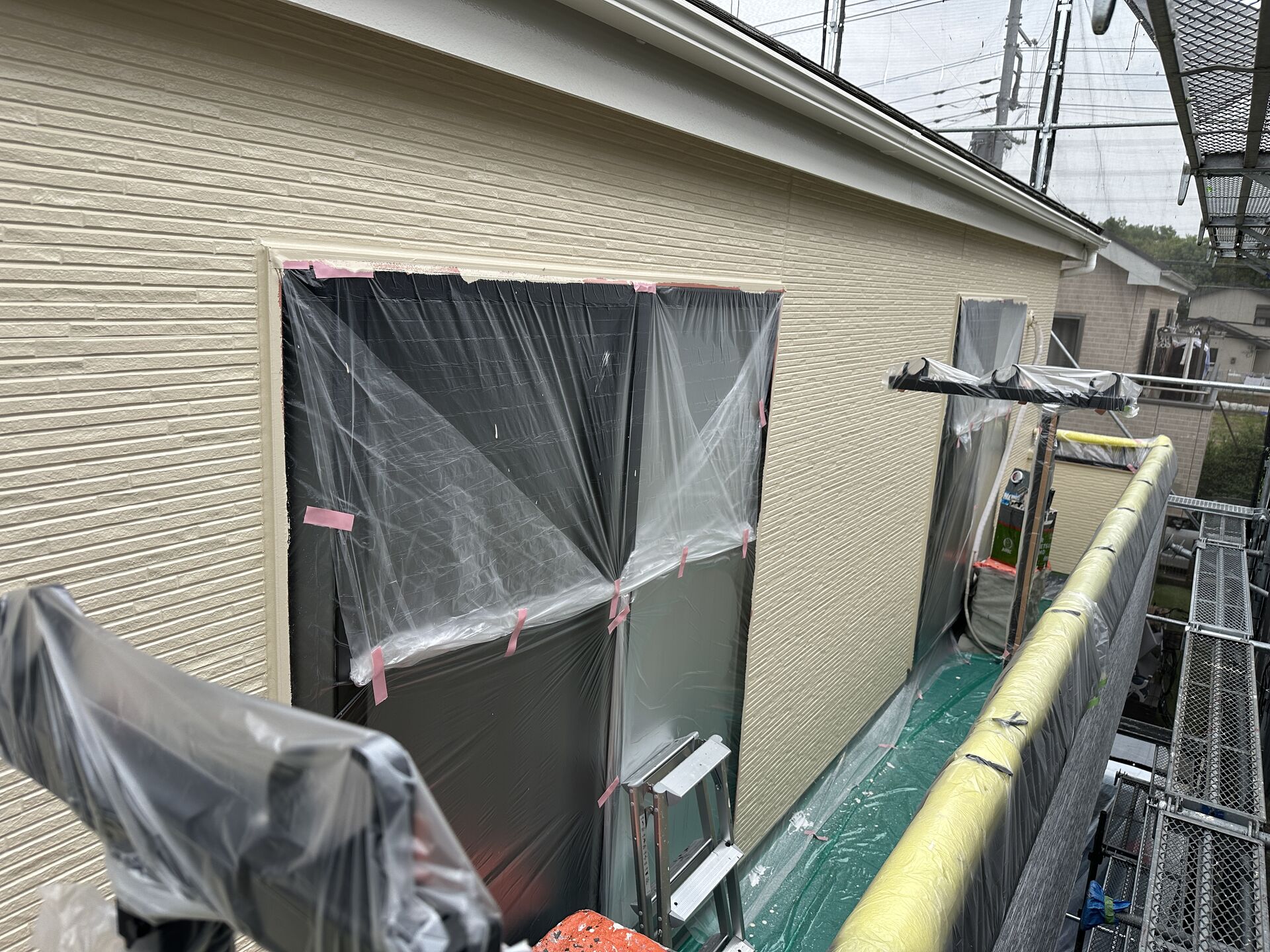 外壁の中塗り